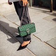 Nggak Hanya Hitam, Berikut Warna Tas yang Cocok Dipadukan dengan Pakaian Apapun