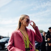 Kumpulan Aksesori Favorit Para Bintang Street Style di Paris Fashion Week