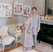 Potret Kemesraan dan Stylish Syahrini dengan Reino Barack, Syahrini Makin Cantik Pakai Hijab