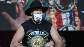 Kisah Tyson Fury Saat SD: Anak Baik dan Kiper Raksasa