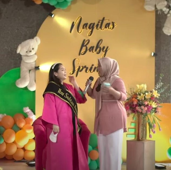<p>Nagita Slavina, belum lama ini mendapat kejutan meriah dari keluarga dan para sahabat. Mereka mengadakan baby shower di usia kehamilan Nagita yang sudah tua. (Foto: YouTube Rans Entertainment)</p>