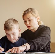 Sering Dikekang Orang Tua? Ini Dia Cara Menghadapi Strict Parents