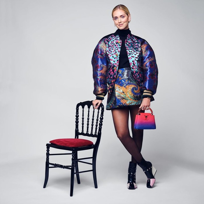 Menghadiri fashion show Louis Vuitton, Chiara Ferragni memakai busana playful dan sporty lansiran label tersebut. Foto: Instagram Louis Vuitton