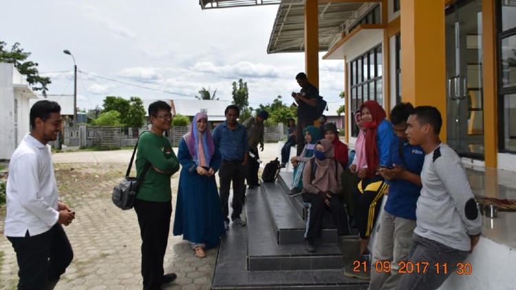 Cut Putri Kunjungi Pendataan Nisan di Gampong Pande