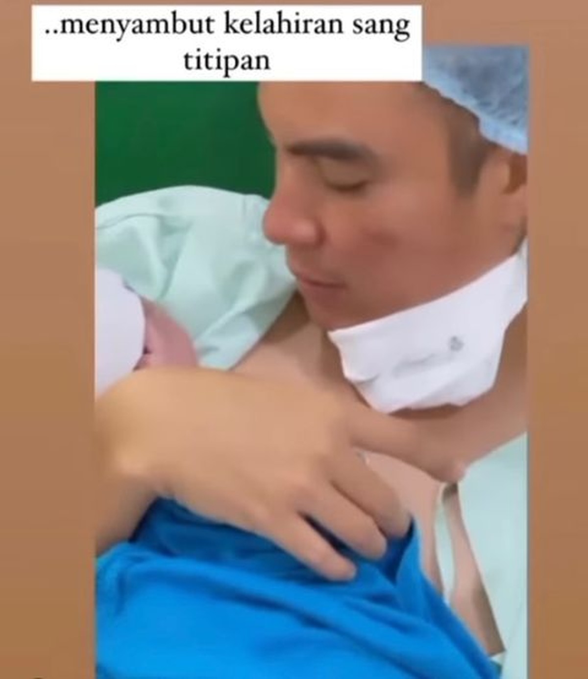 Kabar bahagia datang dari Baim Wong dan Paula Verhoeven yang telah melahirkan anak kedua mereka&period; Yuk intip momennya&excl;