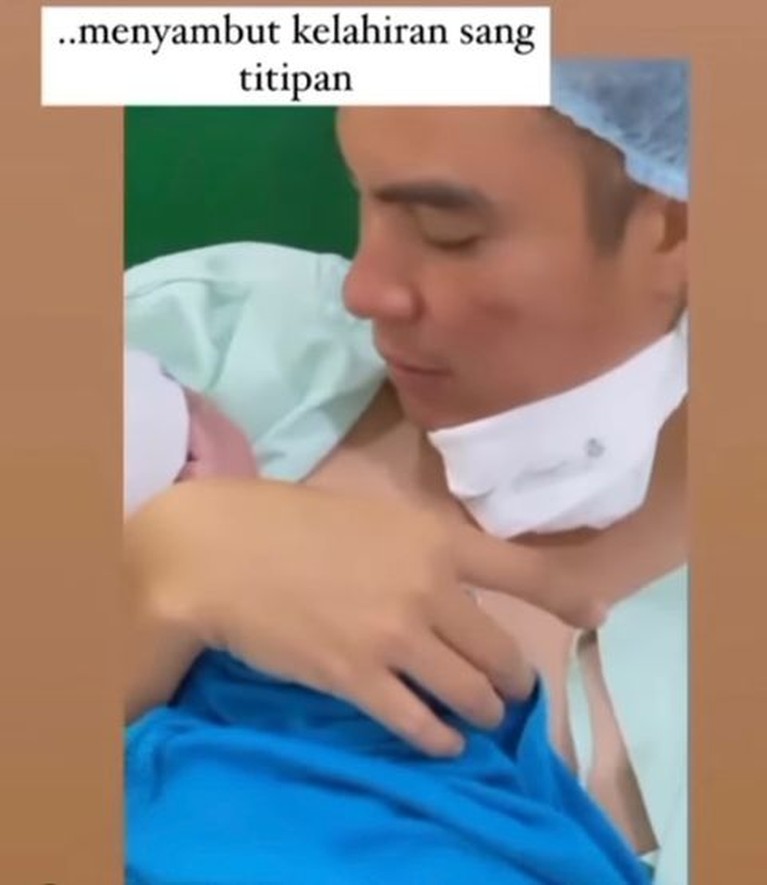 Detik-detik Paula Verhoeven Lahirkan Putra Kedua Adik Kiano Tiger Wong Kabar bahagia datang dari Baim Wong dan Paula Verhoeven yang telah melahirkan anak kedua mereka. Yuk intip momennya!