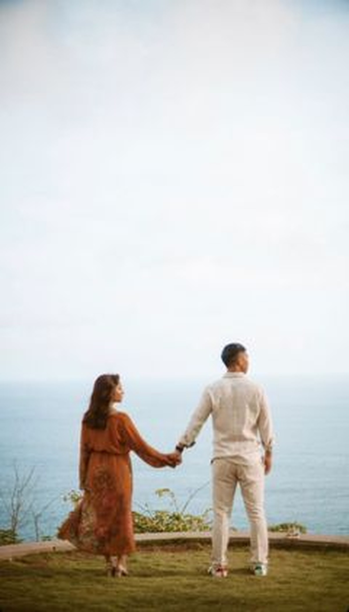 Nikita Willy baru saja membagikan kabar bahagia kehamilan pertamanya dengan sang suami&comma; Indra&period; Yuk kita intip potret mereka&excl;