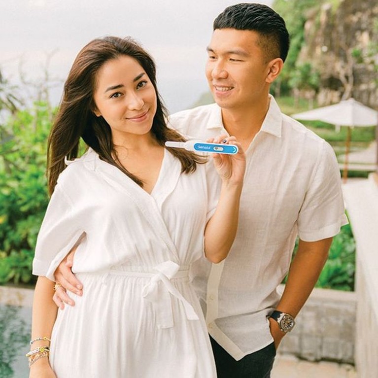 Hamil Anak Pertama, Intip Potret Bahagia Nikita Willy dan Suami Nikita Willy baru saja membagikan kabar bahagia kehamilan pertamanya dengan sang suami, Indra. Yuk kita intip potret mereka!