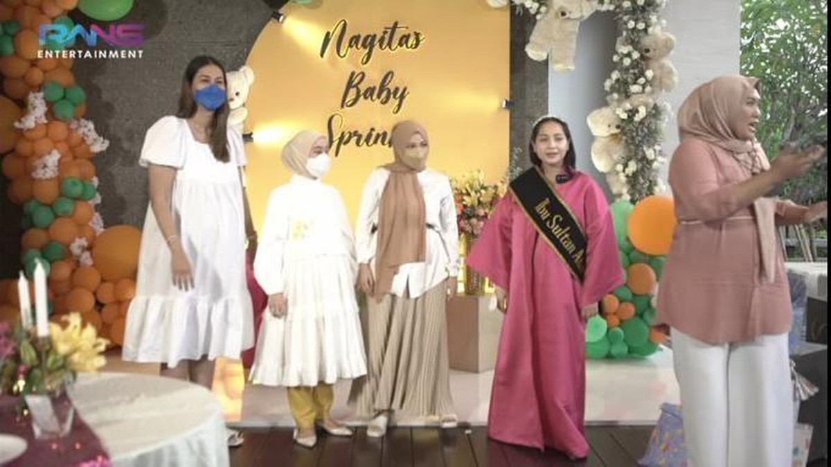 Nagita Slavina mendapatkan kejutan baby sprinkle dari keluarga dan sahabat-sahabatnya&period; Yuk kita intip momennya&excl;