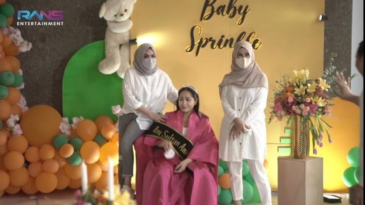 Nagita Slavina mendapatkan kejutan baby sprinkle dari keluarga dan sahabat-sahabatnya&period; Yuk kita intip momennya&excl;