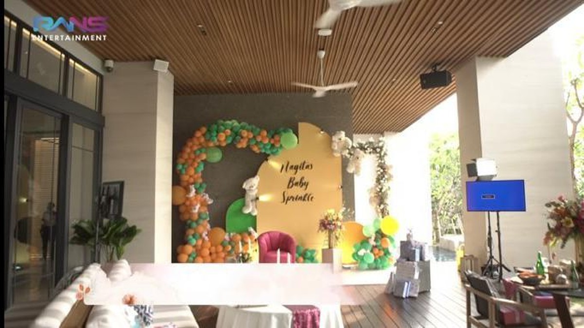 Nagita Slavina mendapatkan kejutan baby sprinkle dari keluarga dan sahabat-sahabatnya&period; Yuk kita intip momennya&excl;