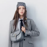 6 Cara Menggunakan Head Scarf, Tampil Cantik dan Klasik dengan Mudah