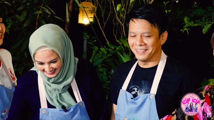 Kedekatan Ariel Noah dan Dina Lorenza