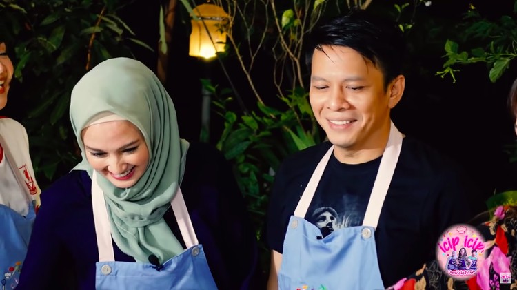 Kedekatan Ariel Noah dan Dina Lorenza