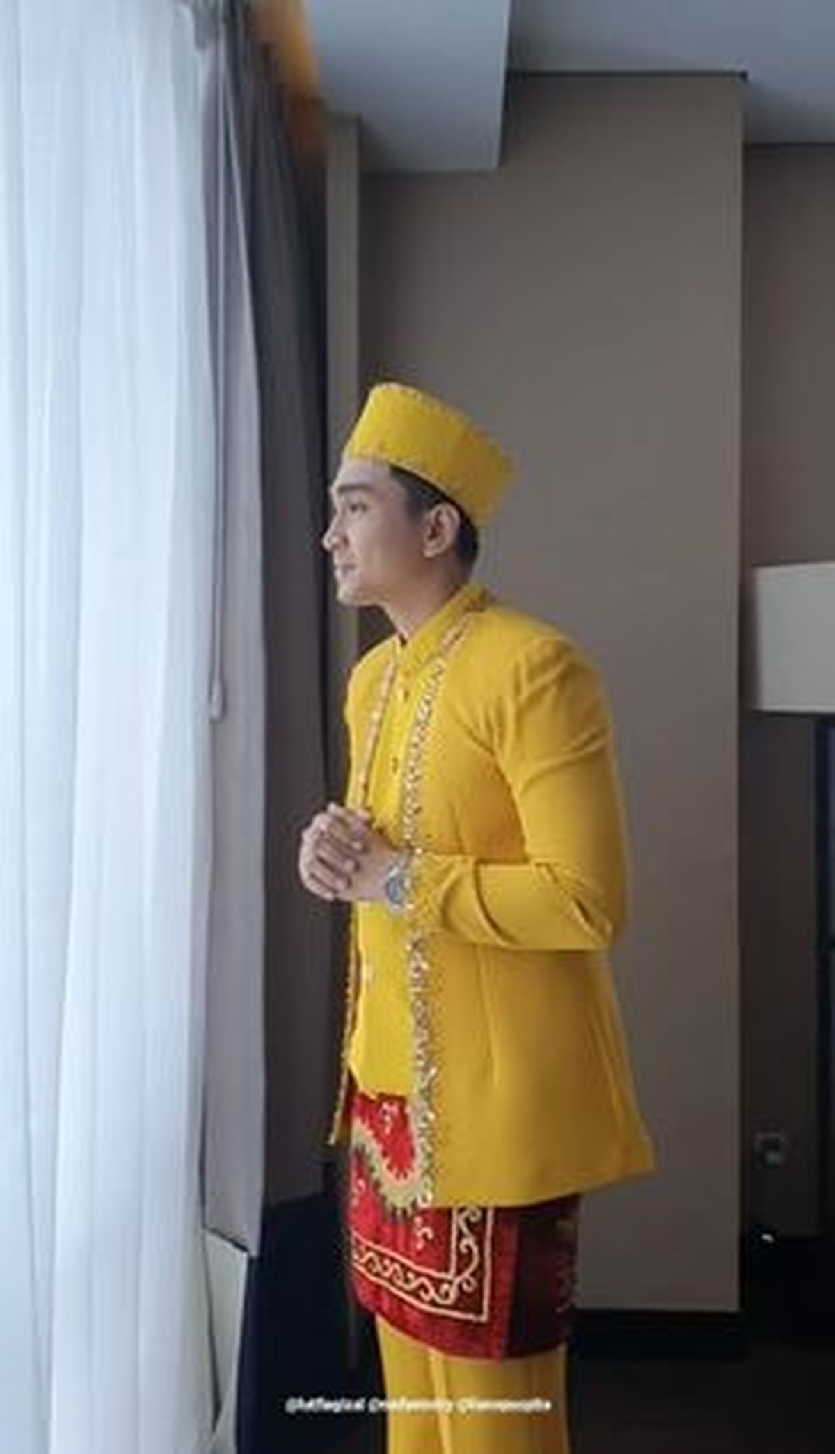 Lutfi Agizal resmi menikahi sang kekasih Nadya Indri di kawasan hotel mewah di Jakarta&period; Yuk kita intip momennya&excl;
