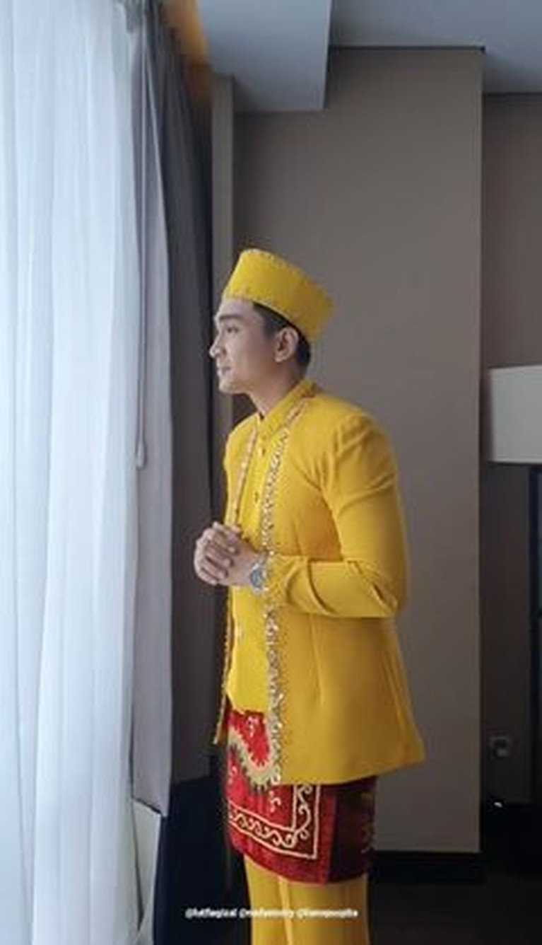 Lutfi Agizal resmi menikahi sang kekasih Nadya Indri di kawasan hotel mewah di Jakarta. Yuk kita intip momennya!