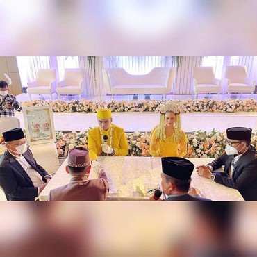 Momen Pernikahan Lutfi Agizal & Nadya Indri dengan Tema Adat Banjar