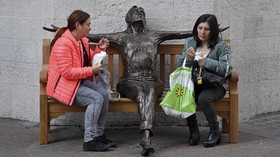 FOTO: Imajinasi John Lennon di Jalan Carnaby