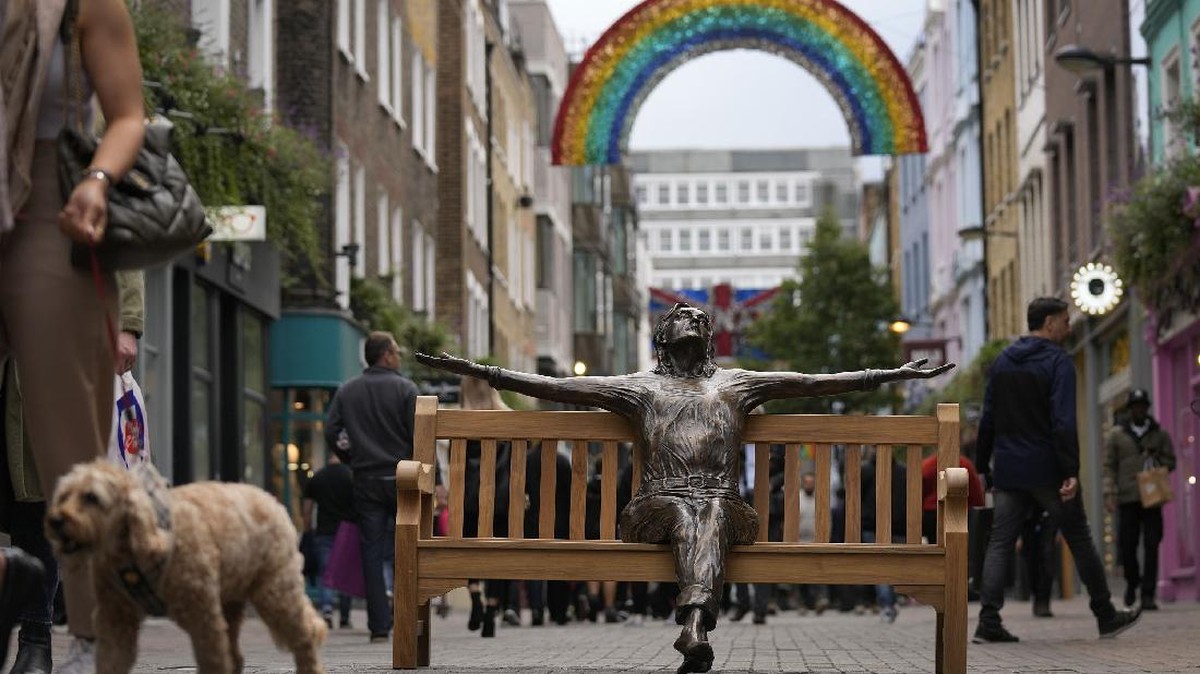 FOTO: Imajinasi John Lennon di Jalan Carnaby