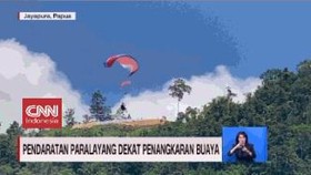 VIDEO: Pendaratan Paralayang Dekat Penangkaran Buaya