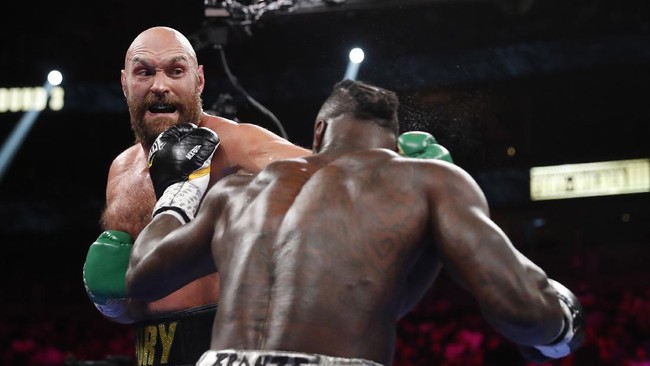 Tyson Fury resmi menghadapi Dillian Whyte untuk duel pertahanan gelar kelas berat WBC pada April mendatang.