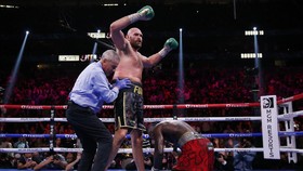 Duel Gila Fury vs Wilder: 4 Knockdown, 1 KO