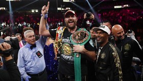 Bob Arum: Whyte Lebih Berbahaya Dibanding Wilder untuk Tyson Fury
