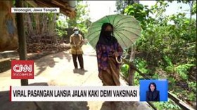VIDEO: Viral Pasangan Lansia Jalan Kaki demi Vaksinasi