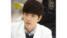 9 Potret Tampan Aktor Korea Dalam Balutan Jas Putih