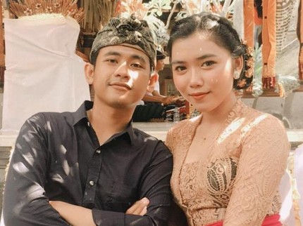 Kisah Pria Bali Berikan Istri Mahar Saham Senilai Rp104 juta, Cinta Bersemi di SMA