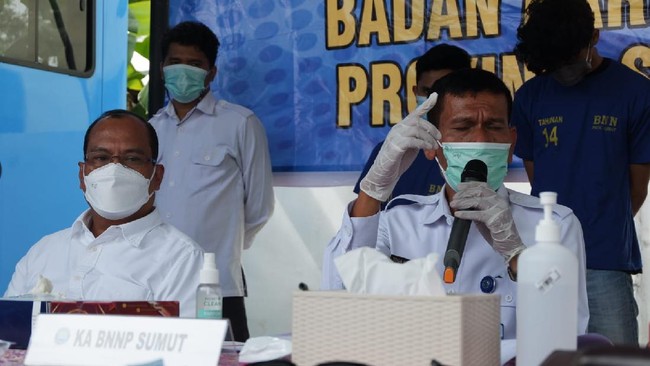 BNN Sumut menetapkan tiga orang jadi tersangka sebagai pengedar dari hasil penggerebekan peredaran narkoba di kampus Universitas Sumatera Utara (USU).