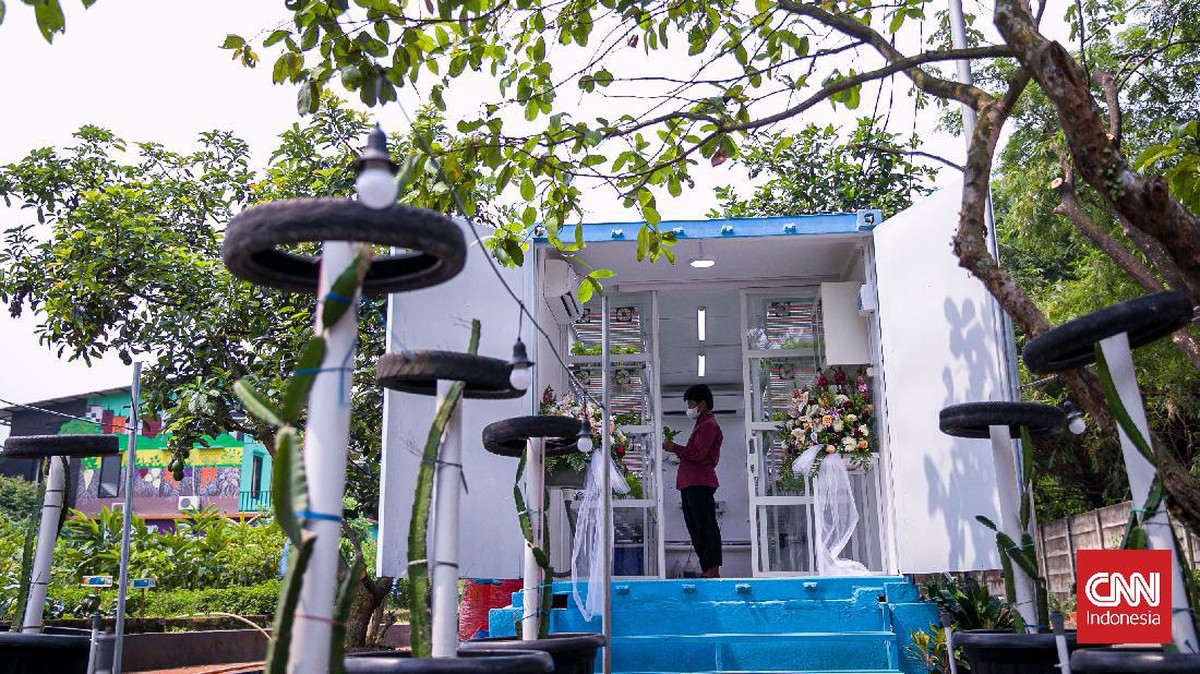 FOTO: Container Farming, Bercocok Tanam Tanpa Tanah