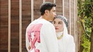 Diterpa Isu Miring, Intip Lagi Kemesraan Medina Zein dan Sang Suami Rumah tangga Medina Zein dan Lukman Azhari sedang diterpa isu miring karena unggahan Medina. Yuk intip lagi kemesraan mereka!