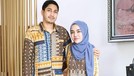 Diterpa Isu Miring, Intip Lagi Kemesraan Medina Zein dan Sang Suami Rumah tangga Medina Zein dan Lukman Azhari sedang diterpa isu miring karena unggahan Medina. Yuk intip lagi kemesraan mereka!