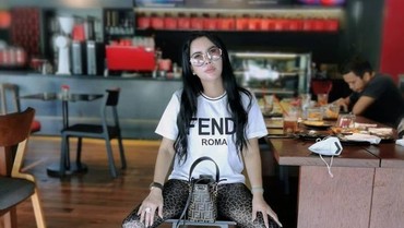 img-title Uci Flowdea Ungkap Penyebab Perseteruan dengan Medina Zein