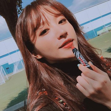 img-title Beda Usia 10 Tahun, Simak Kisah Cinta Hani 'EXID' dan Seorang Psikiater yang Telah Resmi Berpacaran