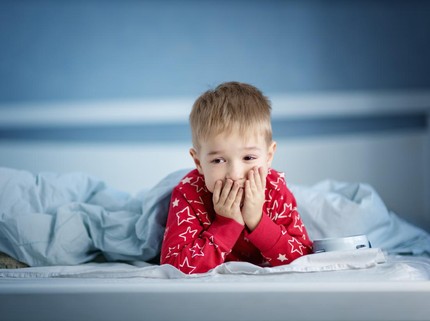 7 Hal yang Mungkin Jadi Penyebab Anak Muntah Malam Hari, Jangan Panik Bun