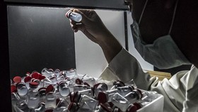 Indonesia Terima Vaksin Pfizer dan AstraZeneca