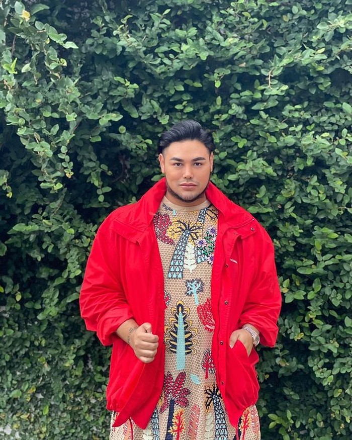Ivan Gunawan mengatakan jika uang yang ia dapatkan dari tantangan Deddy Gunawan akan digunakan untuk membangun masjid. Hal ini sebagai bentuk syukurnya sekaligus agar uang tersebut bisa berguna untuk orang banyak. (Foto: instagram @ivan_gunawan)