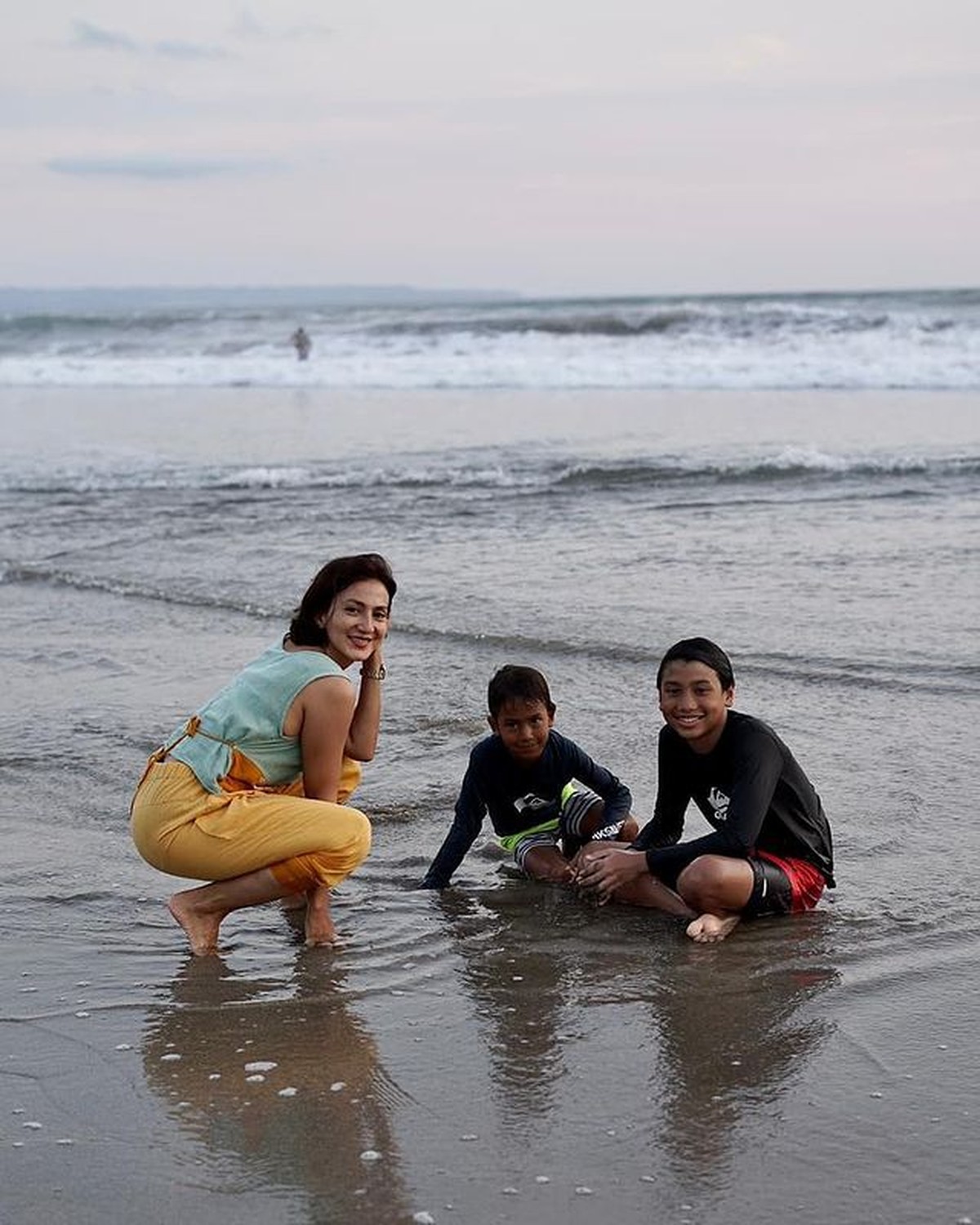 Wanda Hamidah menjadi sosok single mom yang mandiri dan idaman&period; Yuk kita intip potret kebersamaannya dengan anak-anaknya&excl;