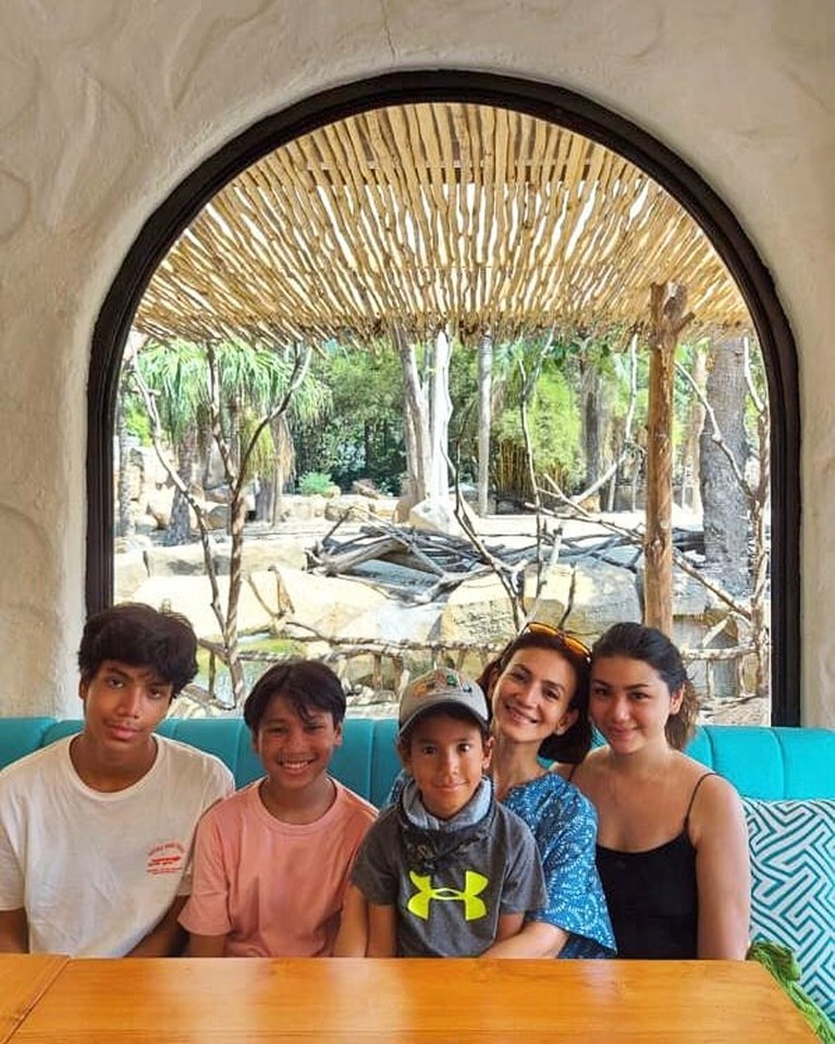 Jadi Single Mom, 7 Potret Kebersamaan Wanda Hamidah dengan Ke 4 Anaknya Wanda Hamidah menjadi sosok single mom yang mandiri dan idaman. Yuk kita intip potret kebersamaannya dengan anak-anaknya!