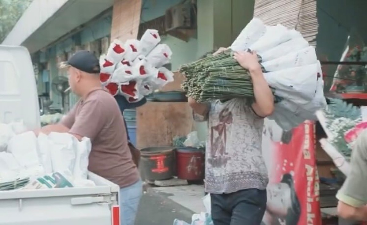 Crazy Rich Malang Gilang Juragan 99 memberikan kejutan romantis di hari ulang tahun sang istri&period; Yuk intip momennya&excl;