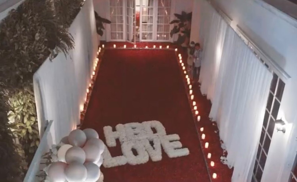 Crazy Rich Malang Gilang Juragan 99 memberikan kejutan romantis di hari ulang tahun sang istri&period; Yuk intip momennya&excl;