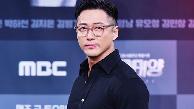 Namgoong Min menyalip Kim Seon-ho sebagai aktor reputasi terbaik Oktober 2021. Ia melonjak dari posisi 20 berdasarkan analisis September 2021.