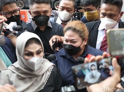 Tipu-tipu CPNS Olivia Anak Nia Daniaty Dinanti di Meja Hijau