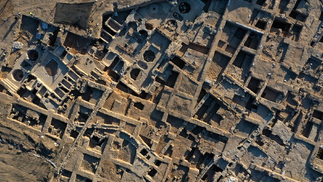 Arkeolog berhasil menemukan situs yang diduga bekas pabrik anggur berusia sekitar 1.500 tahun di Kota Yavne, Israel.