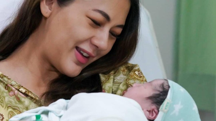 Paula Verhoeven dan Baim Wong