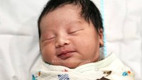 <p>Anak kedua Baim dan Paula lahir dengan sehat. Pasangan ini memberi nama sang buah hati, Kenzo Eldrago Wong. (Foto: Instagram @baimwong)</p>