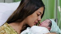 <p>Paula Verhoeven melahirkan anak keduanya pada Sabtu (11/10/21) di di RSIA Bunda, Jakarta Pusat. (Foto: Instagram @baimwong)</p>