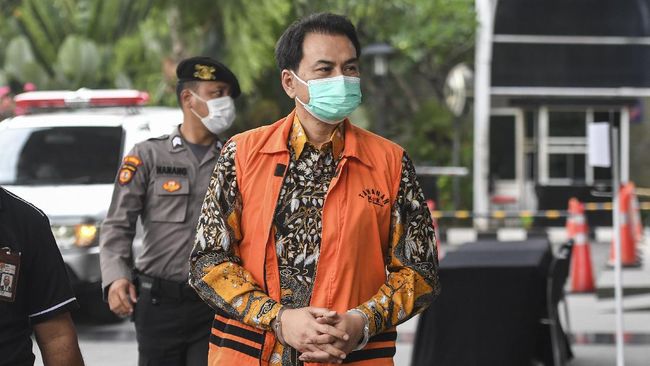 Tim jaksa telah melimpahkan berkas perkara Azis Syamsuddin ke Pengadilan Tindak Pidana Korupsi terkait kasus suap terhadap penyidik Polri di KPK.